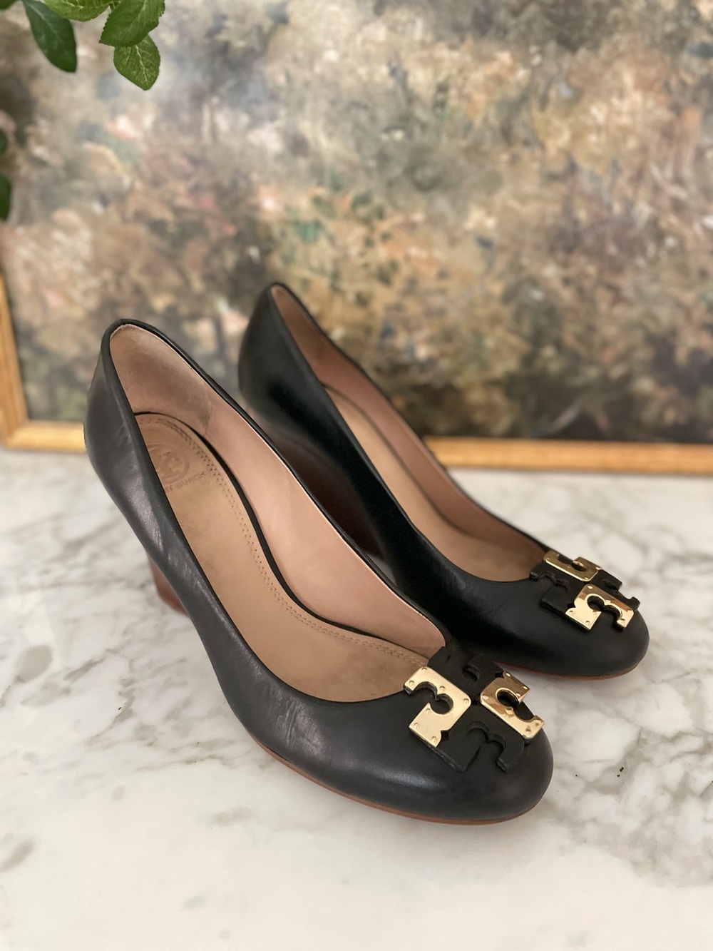 Tory Burch Lowell Logo Wedge Pumps Heels Black Leather‎ Size 9.5